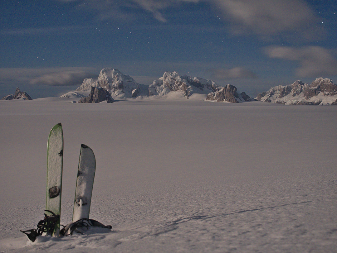 Cerro Cachet a sinistra cerro Nora oeste tutto a destra foto Ben Wilcox@American Alpine Journal