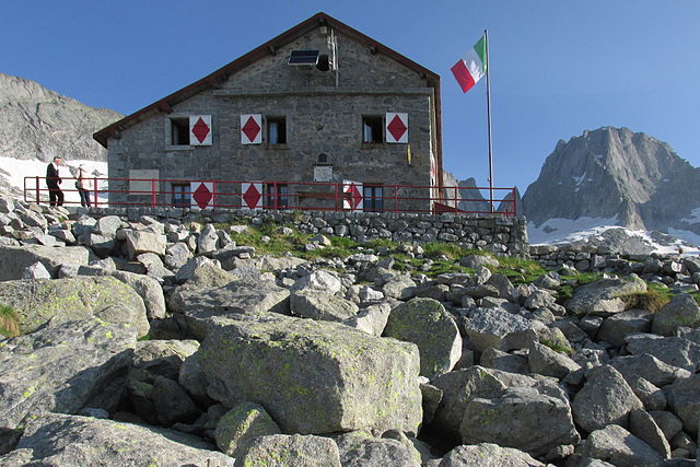 640px Rifugio gianetti piz badile 20130714